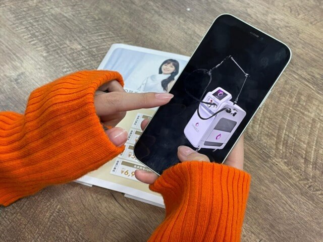 レジーナクリニックのジェントルマックスプロについて調べている様子